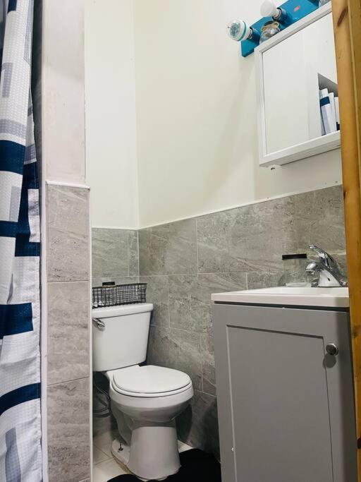 Cozy Studio Staycation - Brooklyn Close To Train Stations نيو يورك المظهر الخارجي الصورة